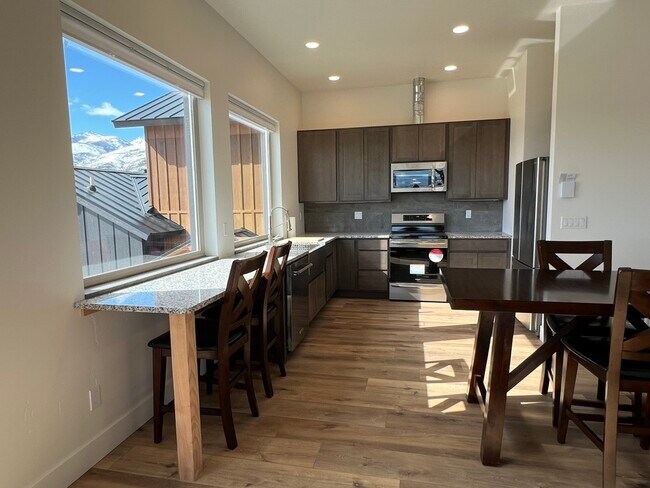 516 Bourne Ln, Unit Apartment in Victor, MT - Building Photo - Building Photo