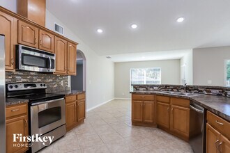 1860 Kim Acres Ln in Dover, FL - Building Photo - Building Photo