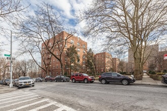 7715 113th St in Forest Hills, NY - Building Photo - Building Photo