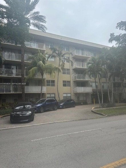 1805 Sans Souci Blvd, Unit 428 in North Miami, FL - Building Photo - Building Photo