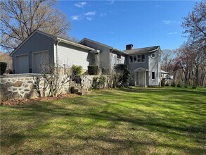 4 Apple Orchard Ln in Smithfield, RI - Building Photo - Building Photo