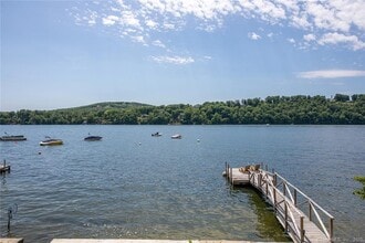 164 N Lake Shore Dr in Brookfield, CT - Building Photo - Building Photo