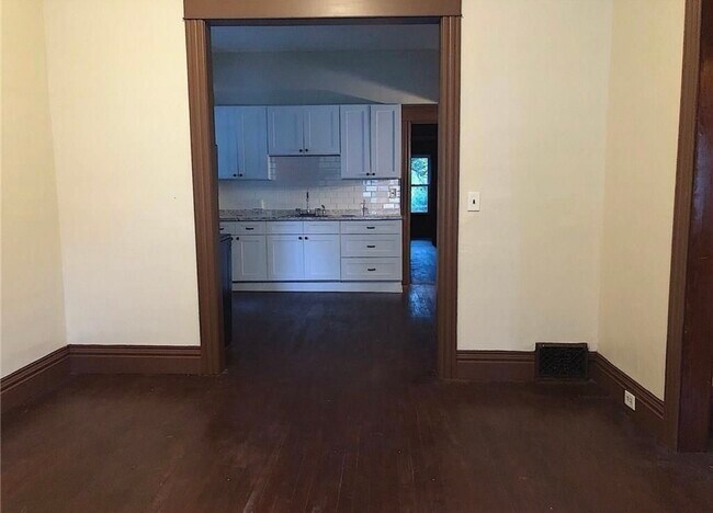 77 Hughes Ave, Unit Lower Unit in Buffalo, NY - Building Photo - Building Photo