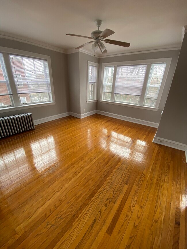 1716 W Albion Ave, Unit 1J in Chicago, IL - Building Photo - Building Photo