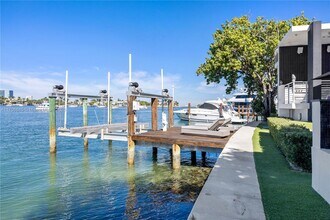 440 S Hibiscus Dr in Miami Beach, FL - Building Photo - Building Photo