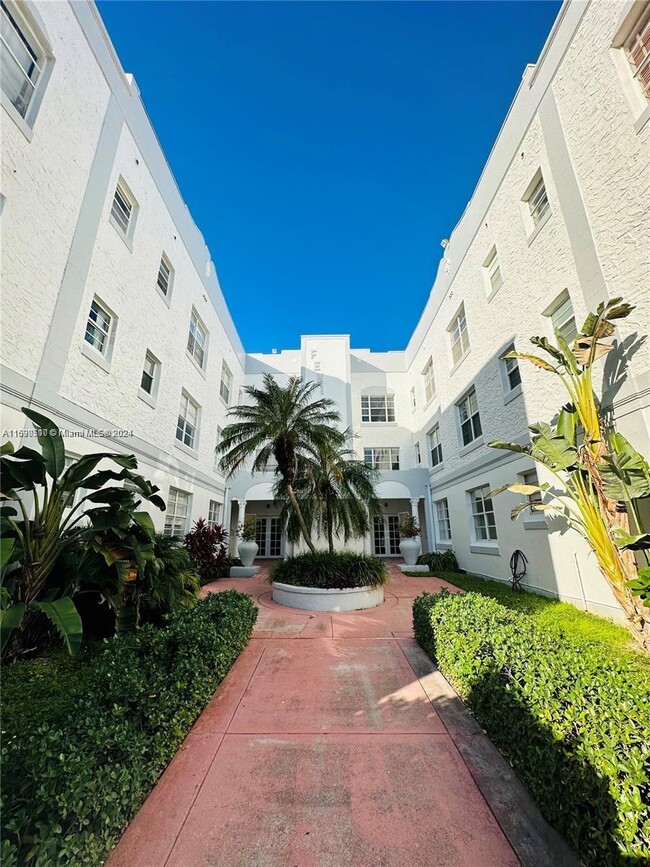 1200 Euclid Ave in Miami Beach, FL - Building Photo - Building Photo