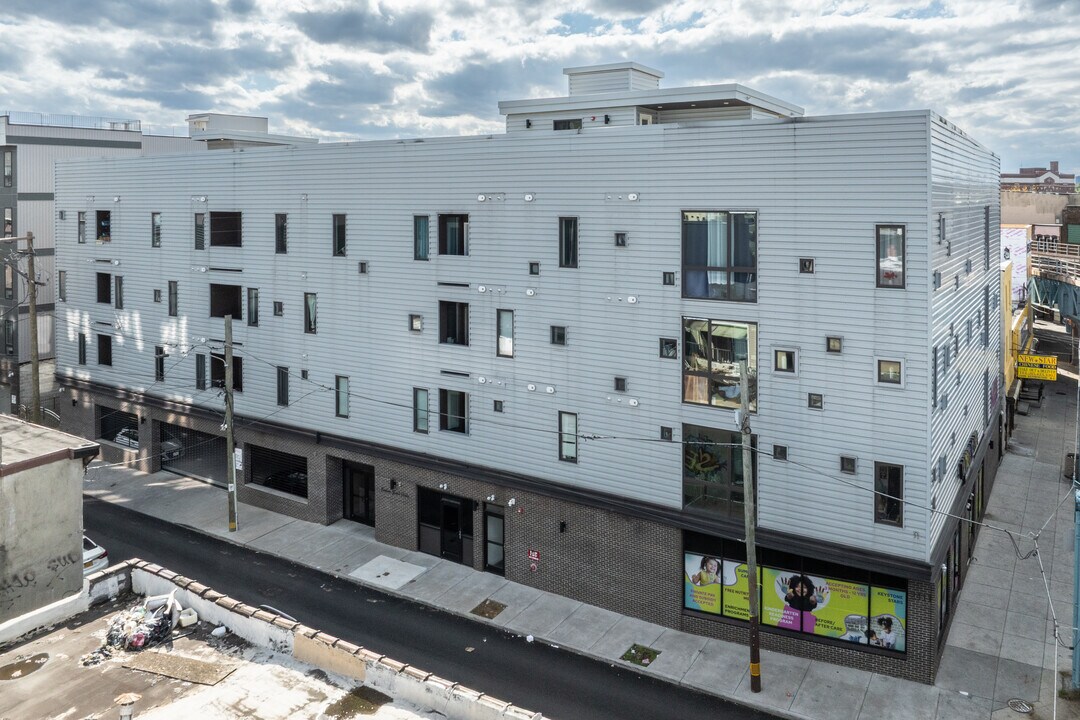2411 Kensington Ave in Philadelphia, PA - Building Photo
