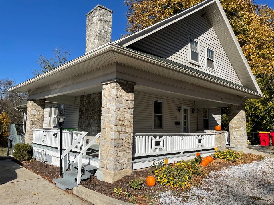 107 E Main St in Newville, PA - Building Photo