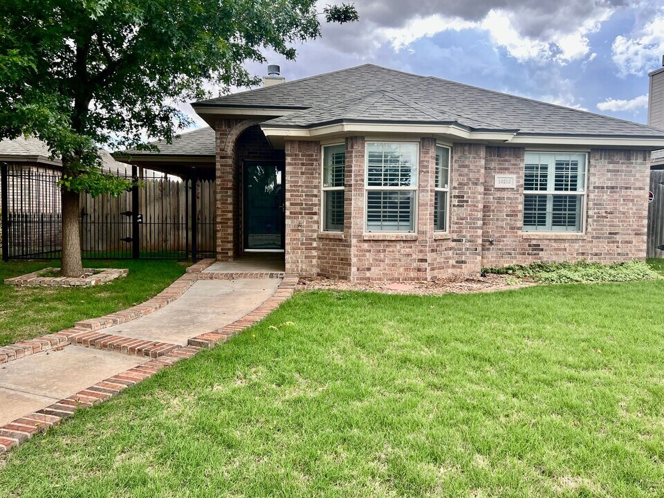 10212 Huron Ave in Lubbock, TX - Building Photo
