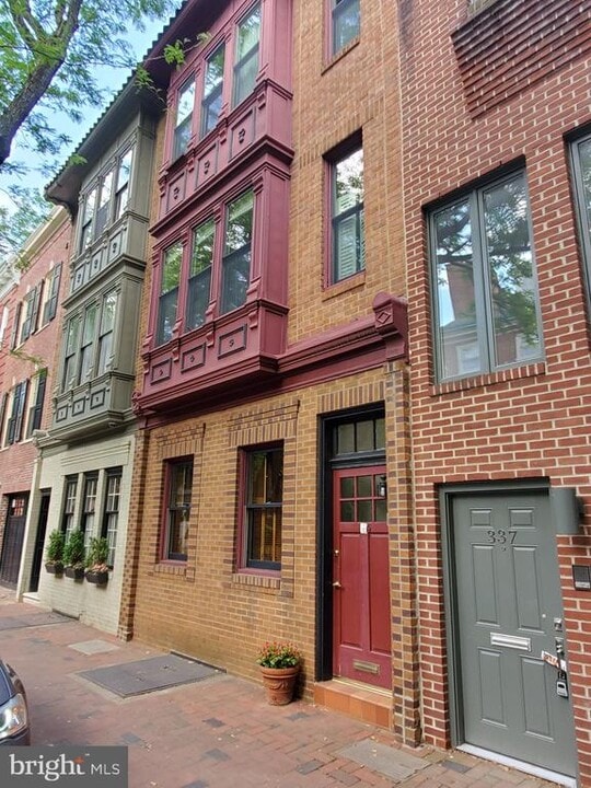 335 S 4th St in Philadelphia, PA - Building Photo