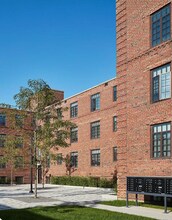 2857 N Clybourn Ave, Unit 2850-301 in Chicago, IL - Building Photo - Building Photo