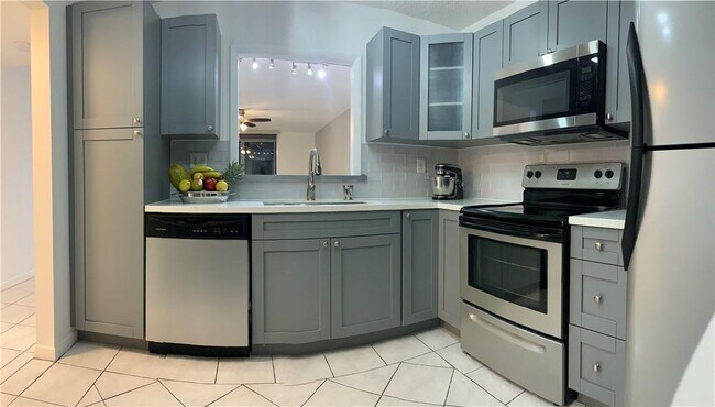 404 NW 68th Ave, Unit 404 in Plantation, FL - Building Photo - Building Photo