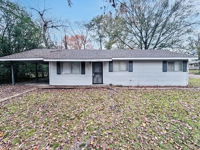 2705 Charleston Dr in Jackson, MS - Building Photo
