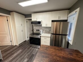 212 Rosslyn Ave N in Hamilton, ON - Building Photo - Building Photo