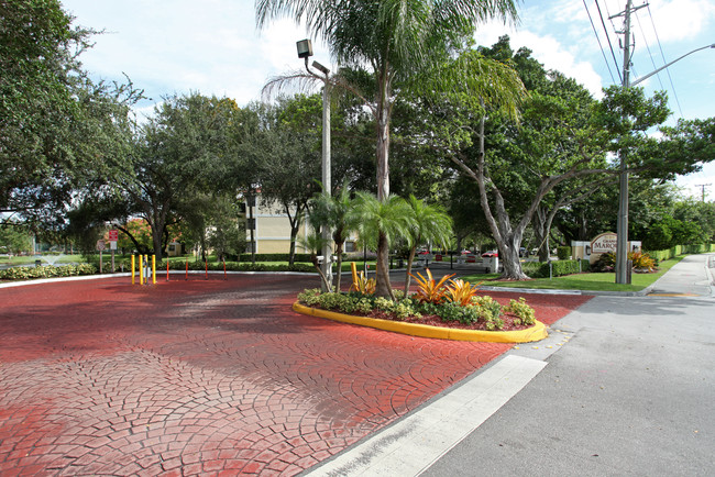 Grand Marquis Condominium Homes in Plantation, FL - Building Photo - Building Photo