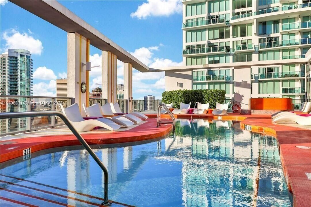 31 SE 6th St in Miami, FL - Building Photo