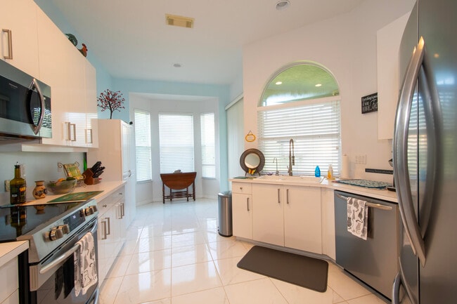 645 SW Andros Cir in Port St. Lucie, FL - Building Photo - Building Photo