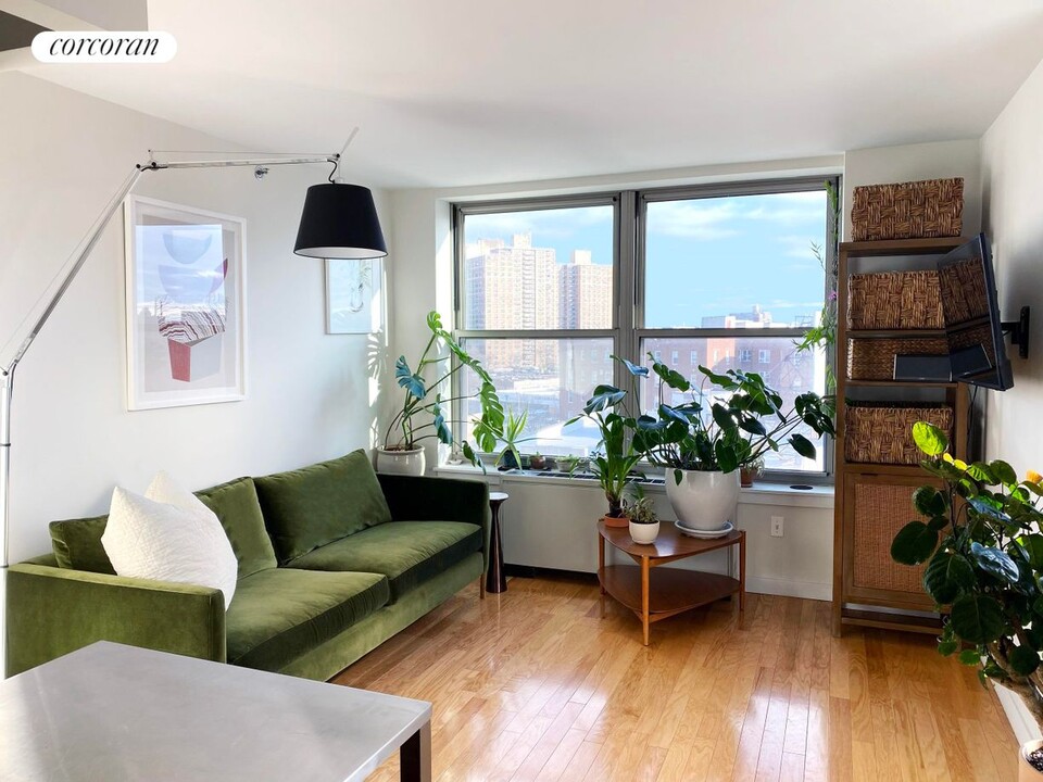 33 Lincoln Rd in Brooklyn, NY - Building Photo