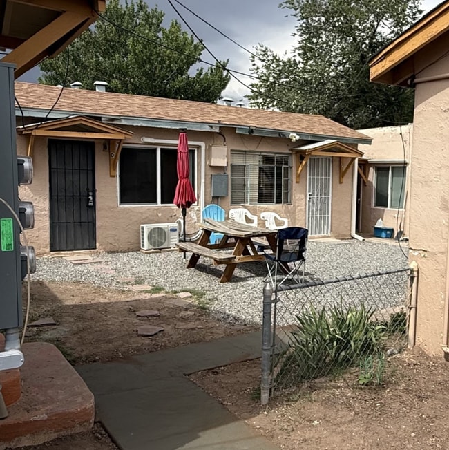 1214 Forrester Ave NW in Albuquerque, NM - Building Photo - Building Photo