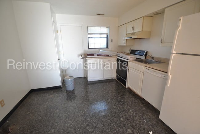 1944 Chaucer Dr-Unit -B in Cincinnati, OH - Building Photo - Building Photo