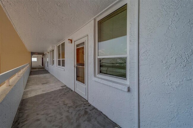 17900 Gulf Blvd in Redington Shores, FL - Building Photo - Building Photo