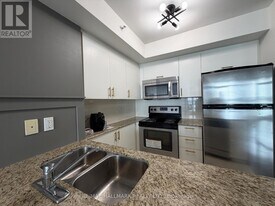 5740 Yonge St in Toronto, ON - Building Photo