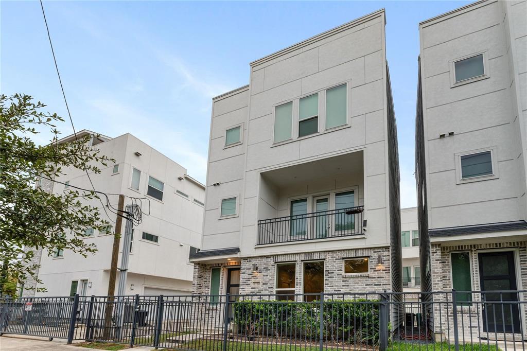 3110 Crawford St in Houston, TX - Building Photo