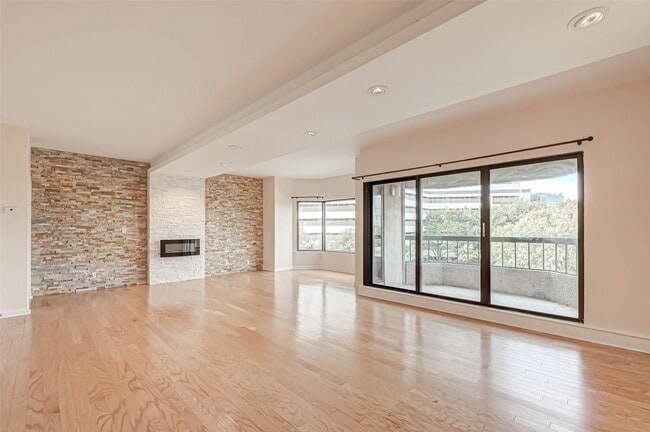 2001 Holcombe Blvd in Houston, TX - Building Photo - Building Photo