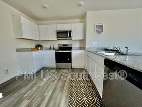 2411 Village Dr in Bullhead City, AZ - Building Photo - Building Photo