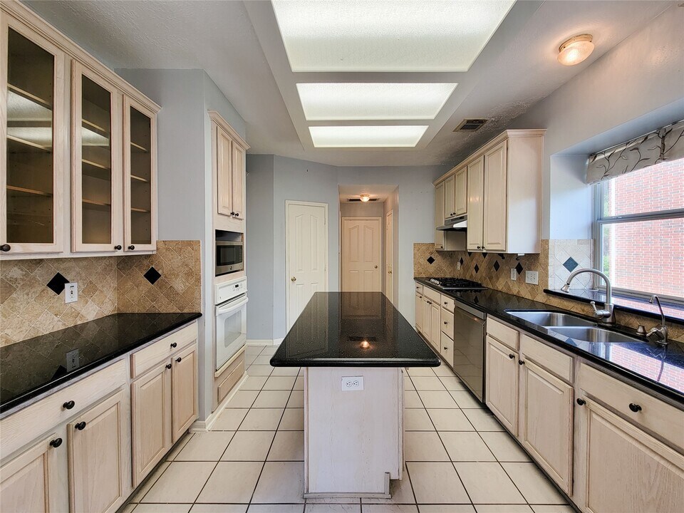 6410 Coley Park in Sugar Land, TX - Building Photo