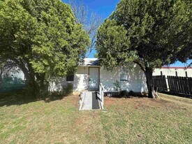 3013 Lebanon Rd in Wichita Falls, TX - Building Photo