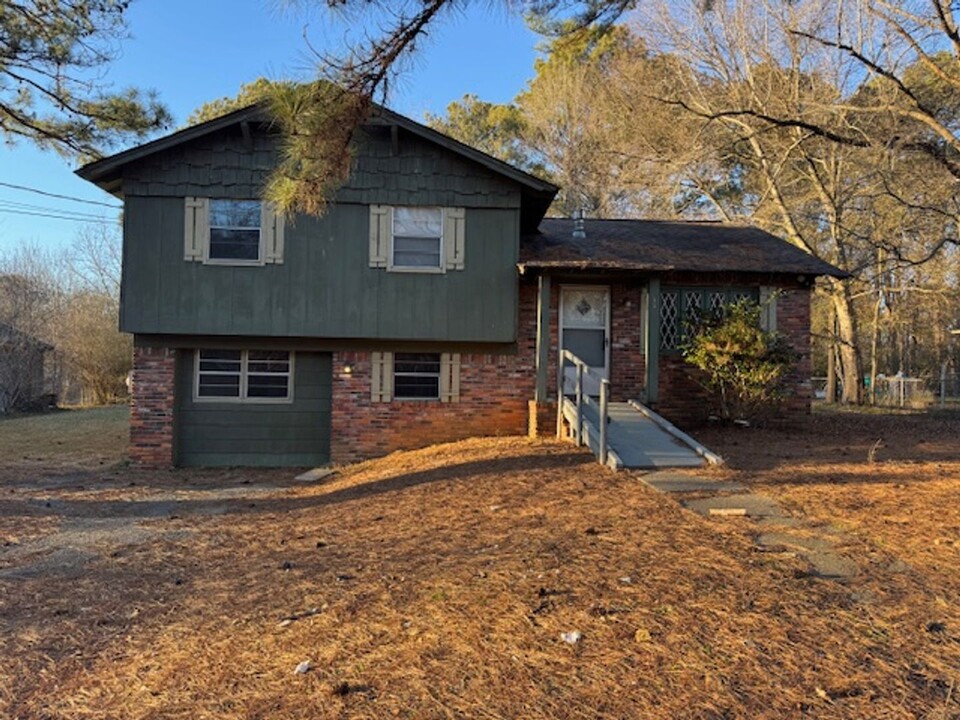 1020 Sandy Brook Cir in Birmingham, AL - Building Photo