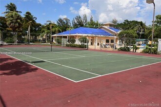 400 Palm Cir W in Pembroke Pines, FL - Building Photo - Building Photo