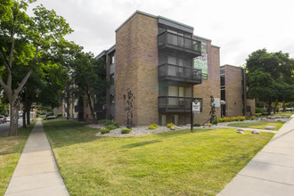 University Terrace Apartments in East Lansing, MI - Building Photo - Building Photo