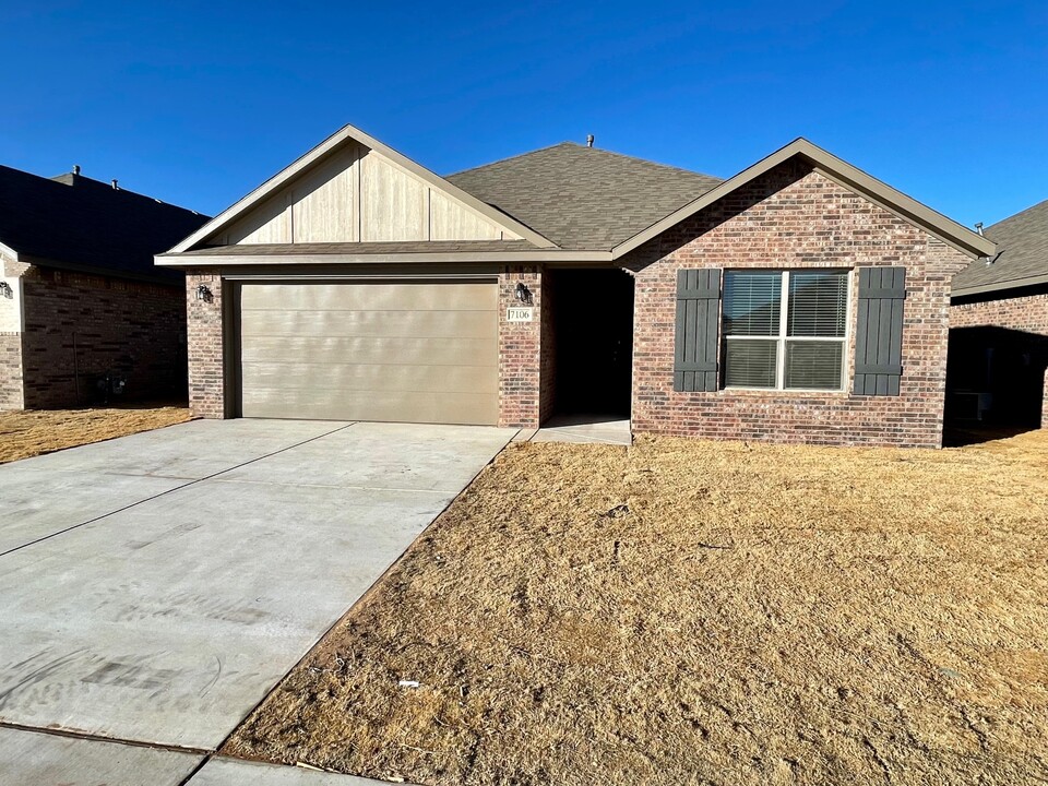 7106 22nd St in Lubbock, TX - Building Photo