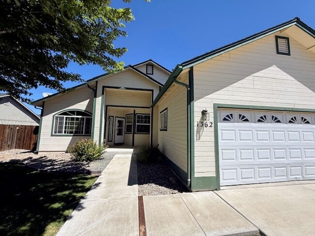 1362 Chichester Dr in Gardnerville, NV - Foto de edificio - Building Photo