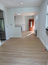 11 Floyd Pl in Great Neck, NY - Building Photo - Building Photo