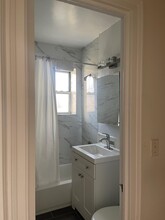 30-15 Hobart St in Queens, NY - Building Photo - Building Photo