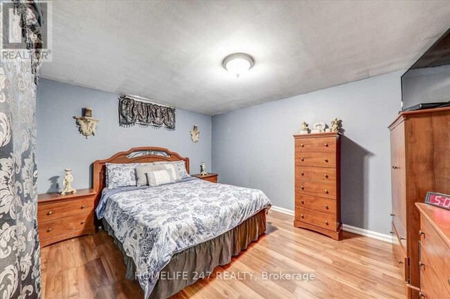 9 Benlight Crescent in Toronto, ON - Building Photo - Building Photo