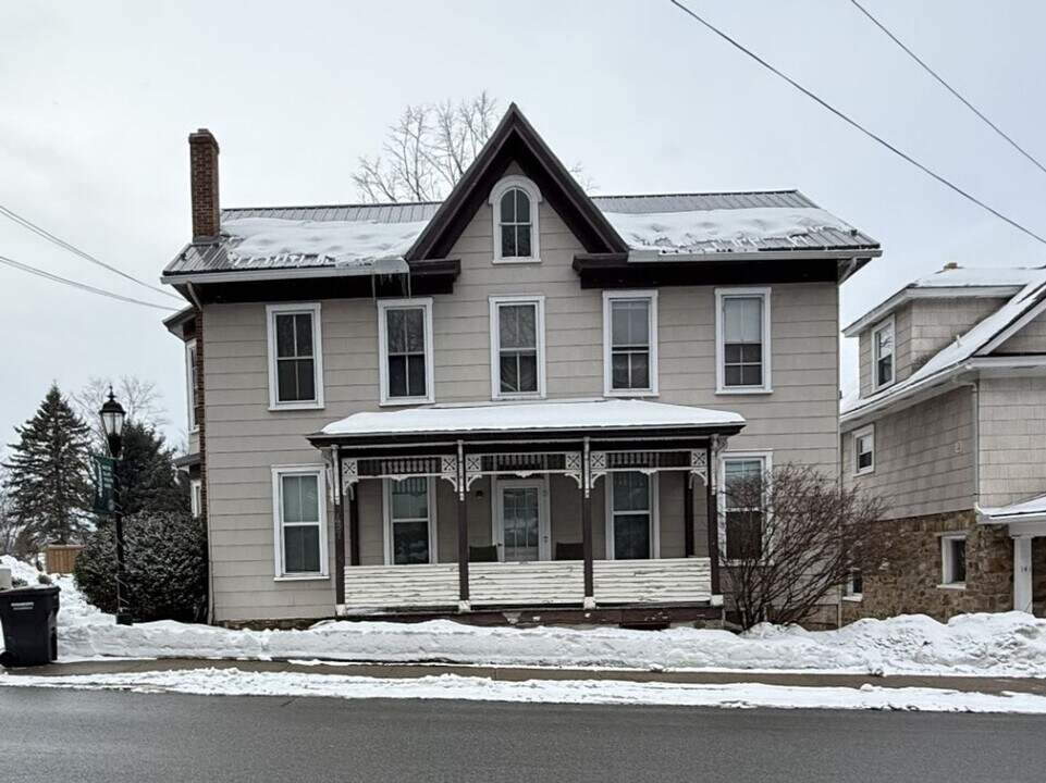 137 B E Pine Grove Rd in Pine Grove Mills, PA - Building Photo