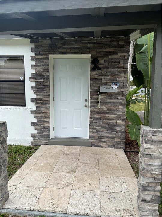 6280 NW 12th St in Sunrise, FL - Building Photo