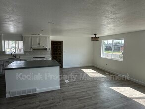 444 Owens St in Layton, UT - Building Photo - Building Photo