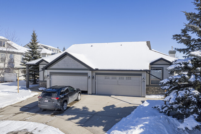 223 Springbank SW in Calgary, AB - Building Photo - Building Photo