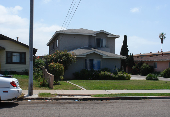 530 Flower St in Chula Vista, CA - Foto de edificio - Building Photo