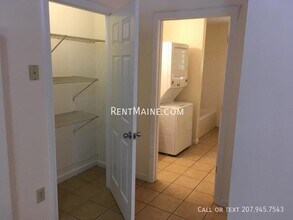 1841 Hammond St in Hermon, ME - Foto de edificio - Building Photo