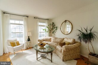 10410 Pookey Way in Upper Marlboro, MD - Foto de edificio - Building Photo