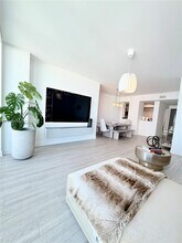 3330 NE 190th St in Miami, FL - Building Photo - Building Photo