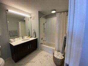 207 S Desplaines St in Chicago, IL - Building Photo - Building Photo