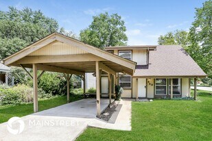 448 Far Hill Dr in Ballwin, MO - Building Photo