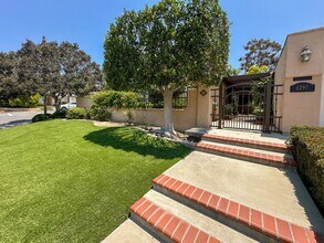 4297 Calle De Vida in San Diego, CA - Building Photo - Building Photo